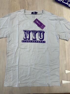 NYU Shanghai Men's Light Gray Logo Tee